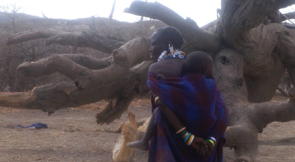 desertando-mujer masai
